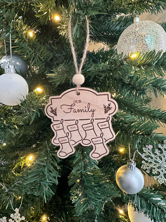 FAMILY WOODEN BAUBLE